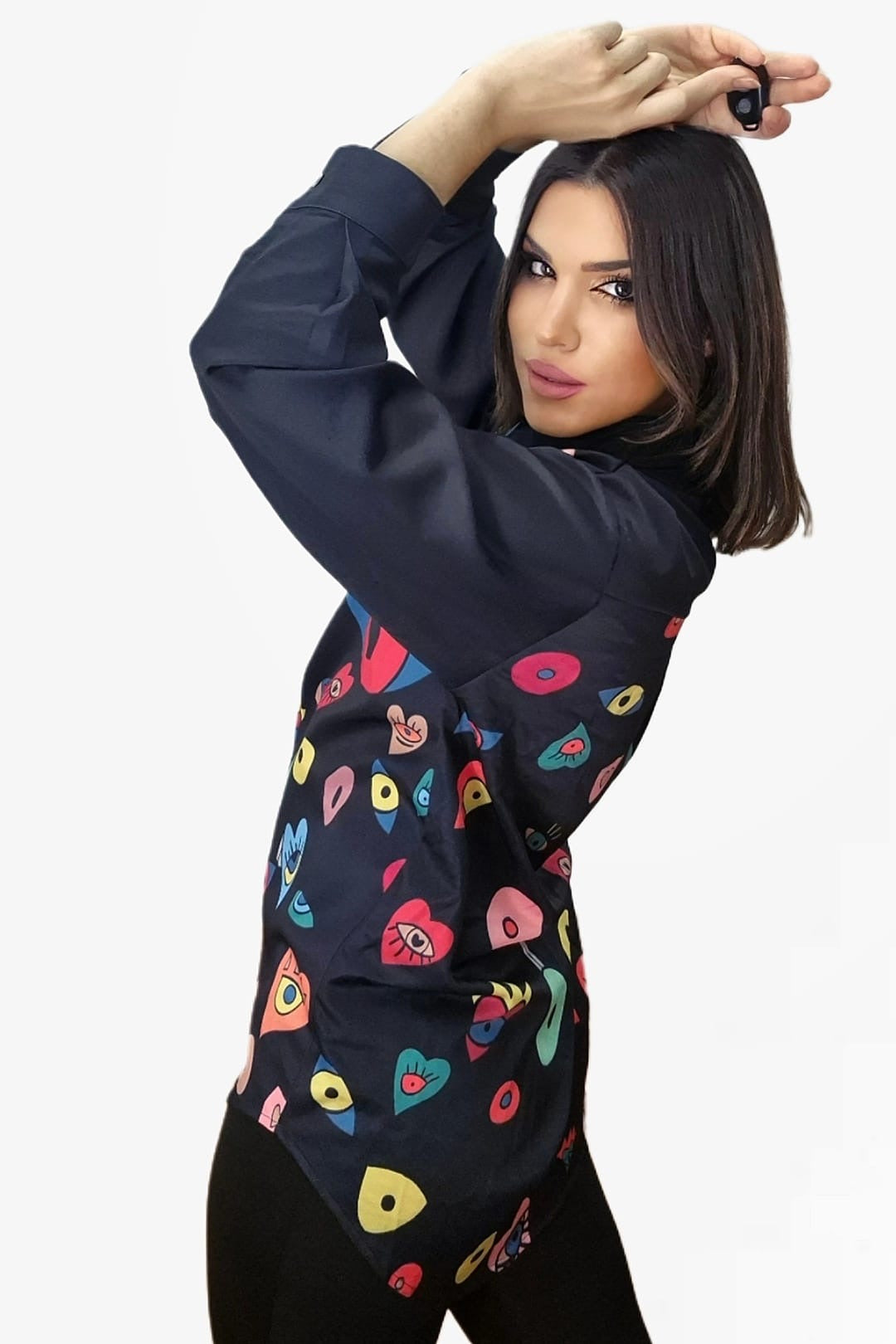 Camisa Formas Corazon Colores Negra
